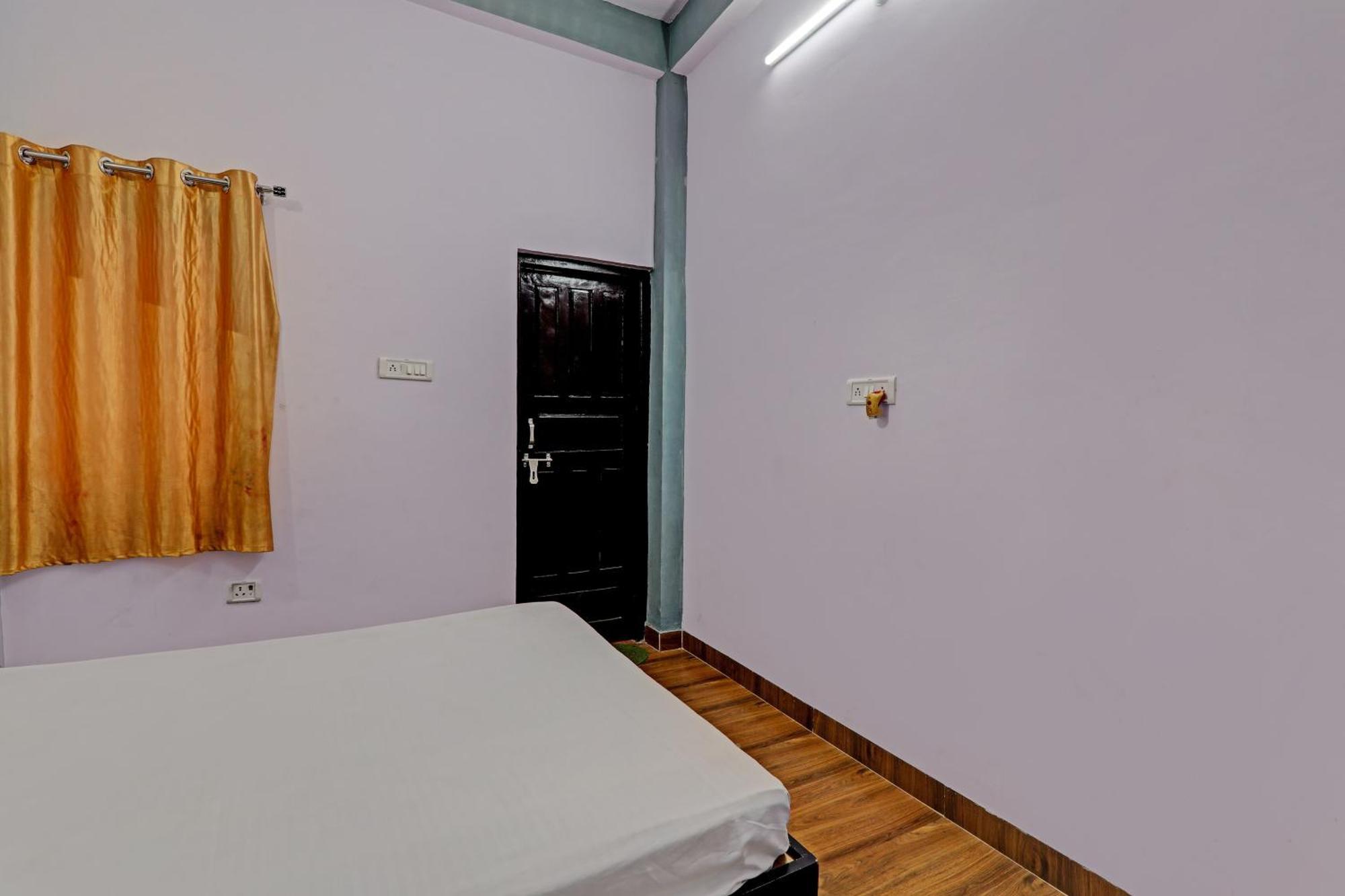 Oyo Hotel Crown Lucknow Ngoại thất bức ảnh