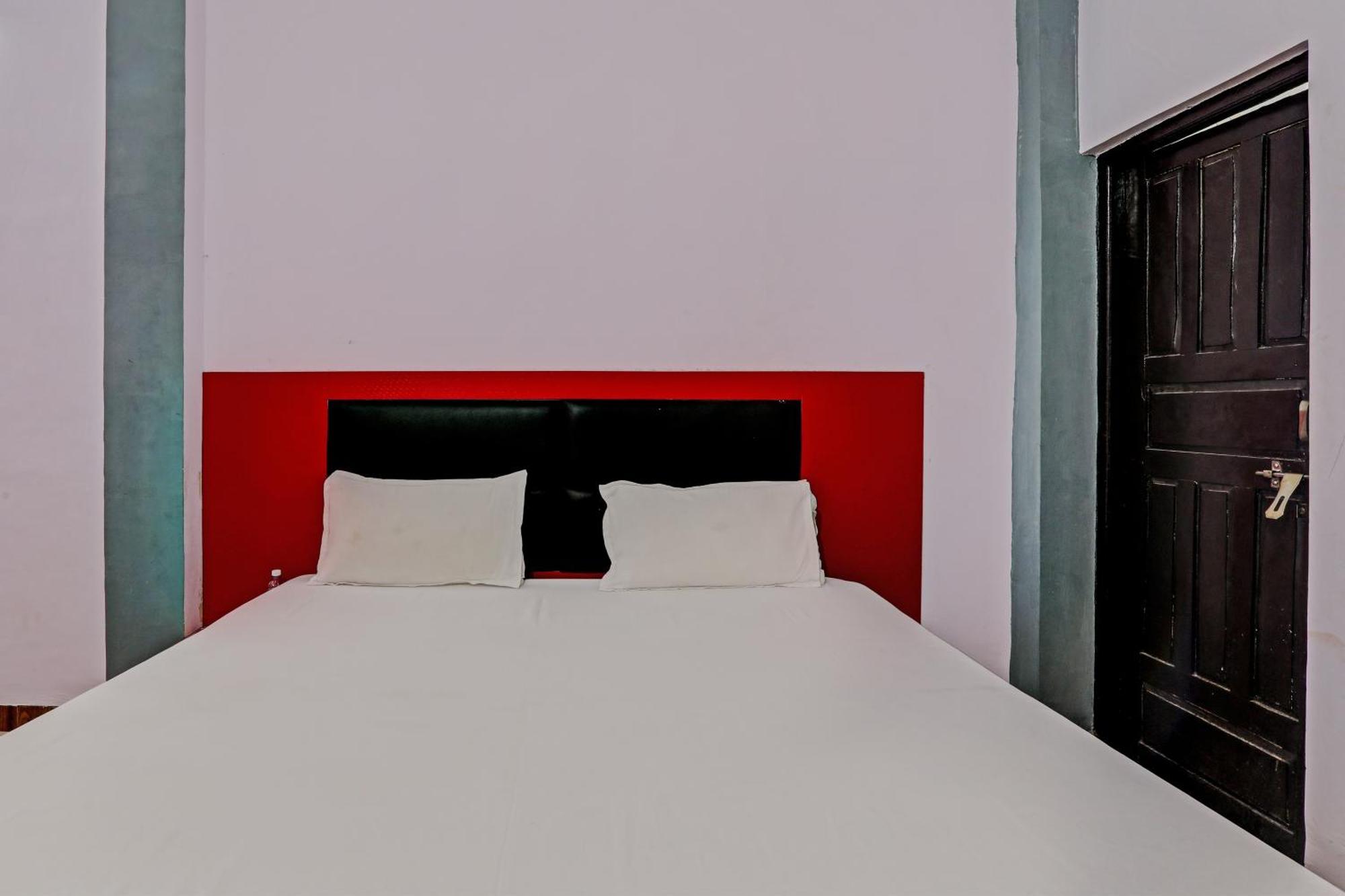 Oyo Hotel Crown Lucknow Ngoại thất bức ảnh