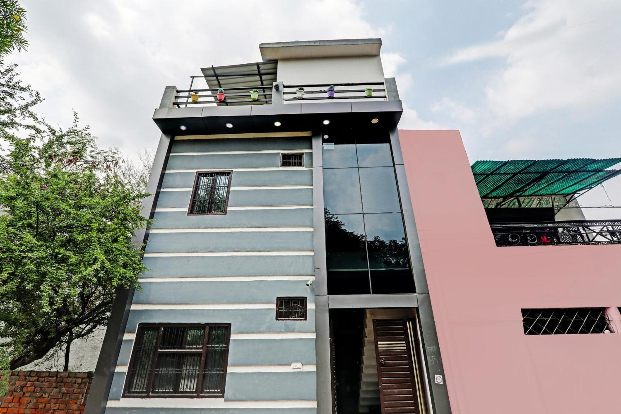 Oyo Hotel Crown Lucknow Ngoại thất bức ảnh