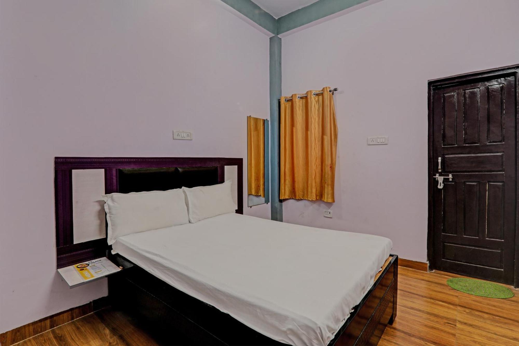 Oyo Hotel Crown Lucknow Ngoại thất bức ảnh