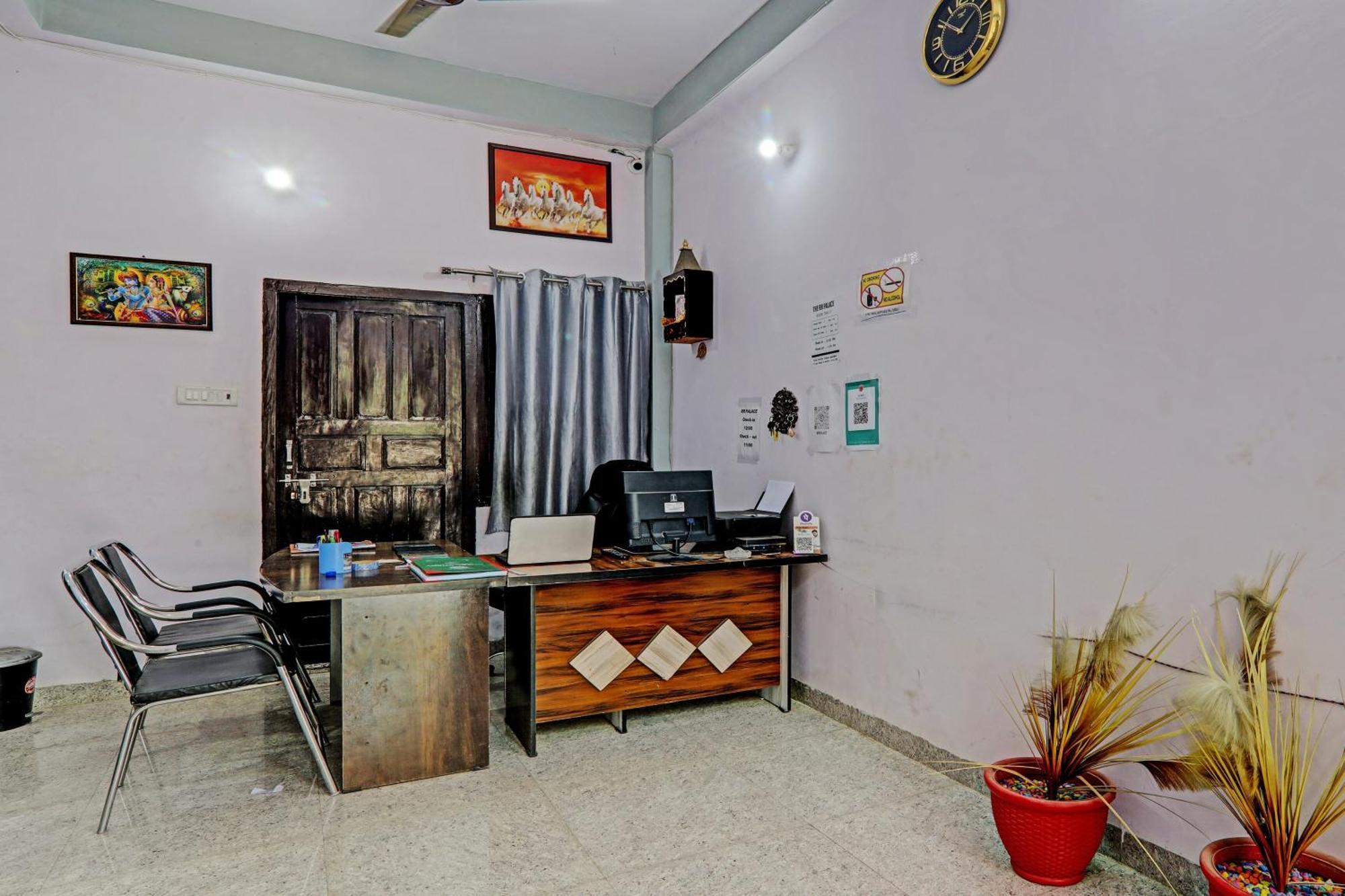 Oyo Hotel Crown Lucknow Ngoại thất bức ảnh