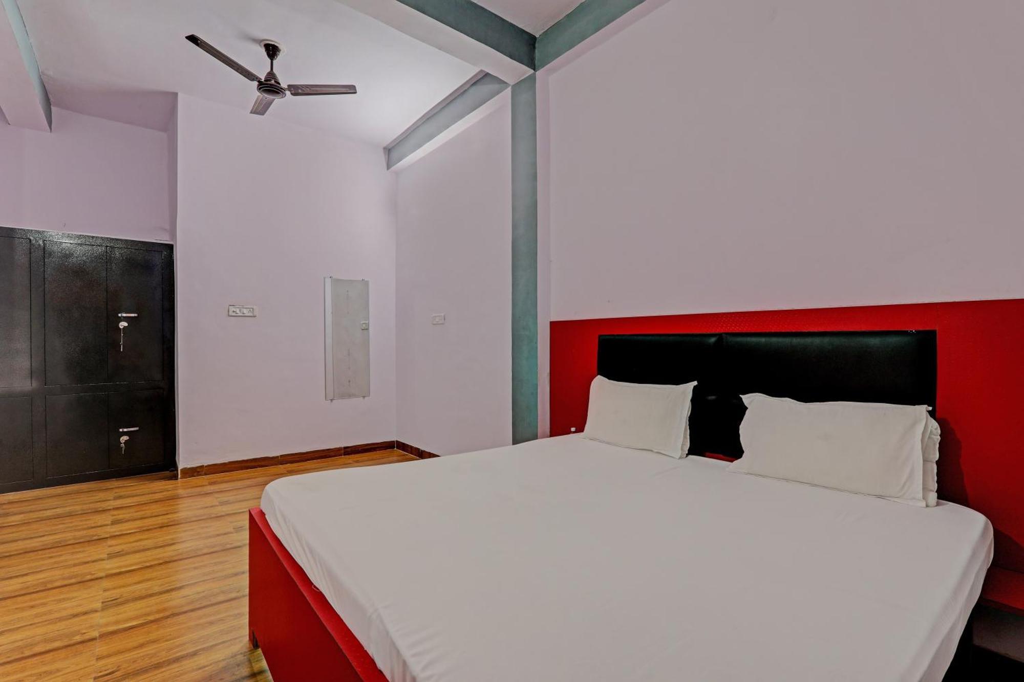 Oyo Hotel Crown Lucknow Ngoại thất bức ảnh