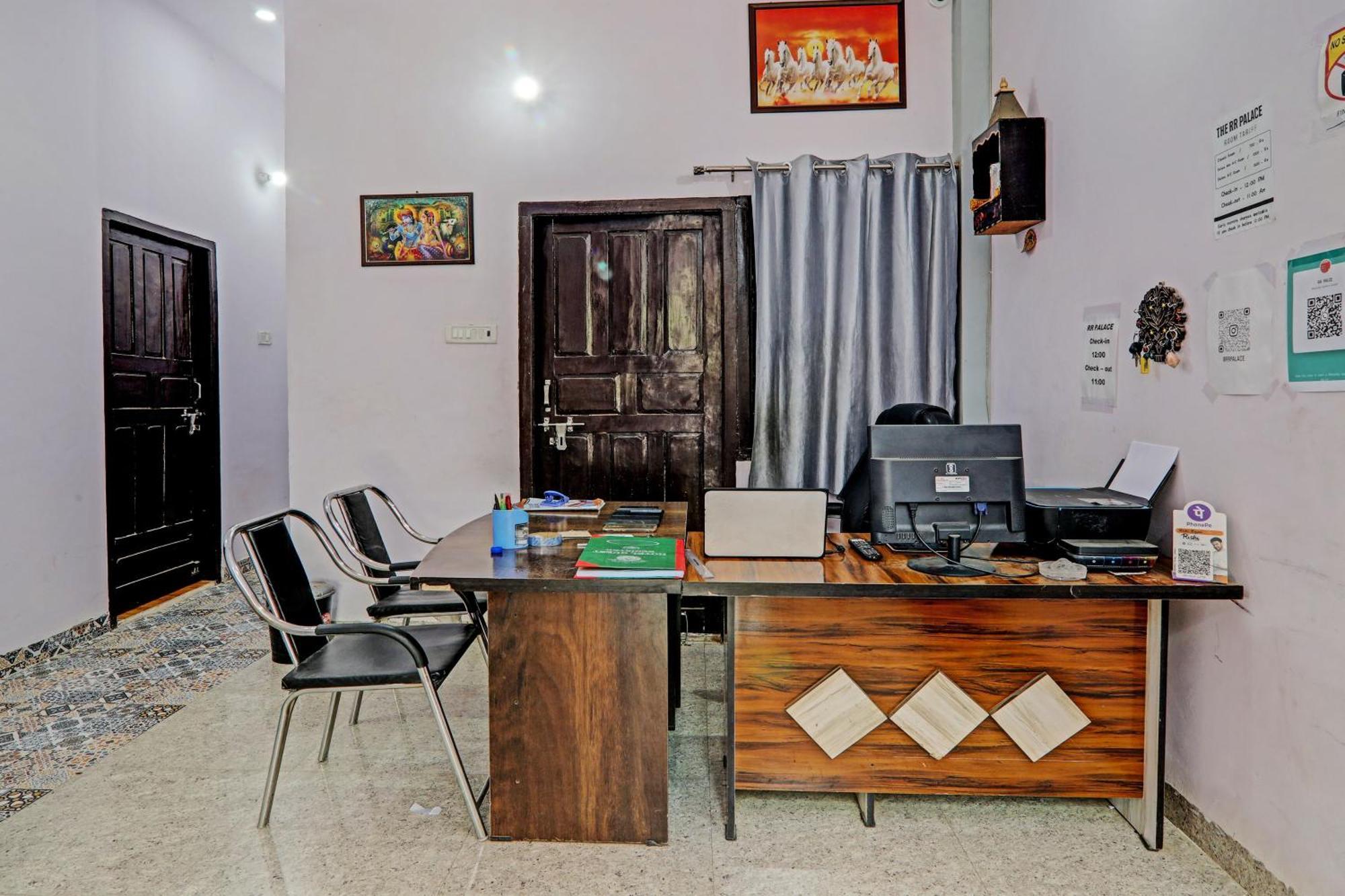 Oyo Hotel Crown Lucknow Ngoại thất bức ảnh